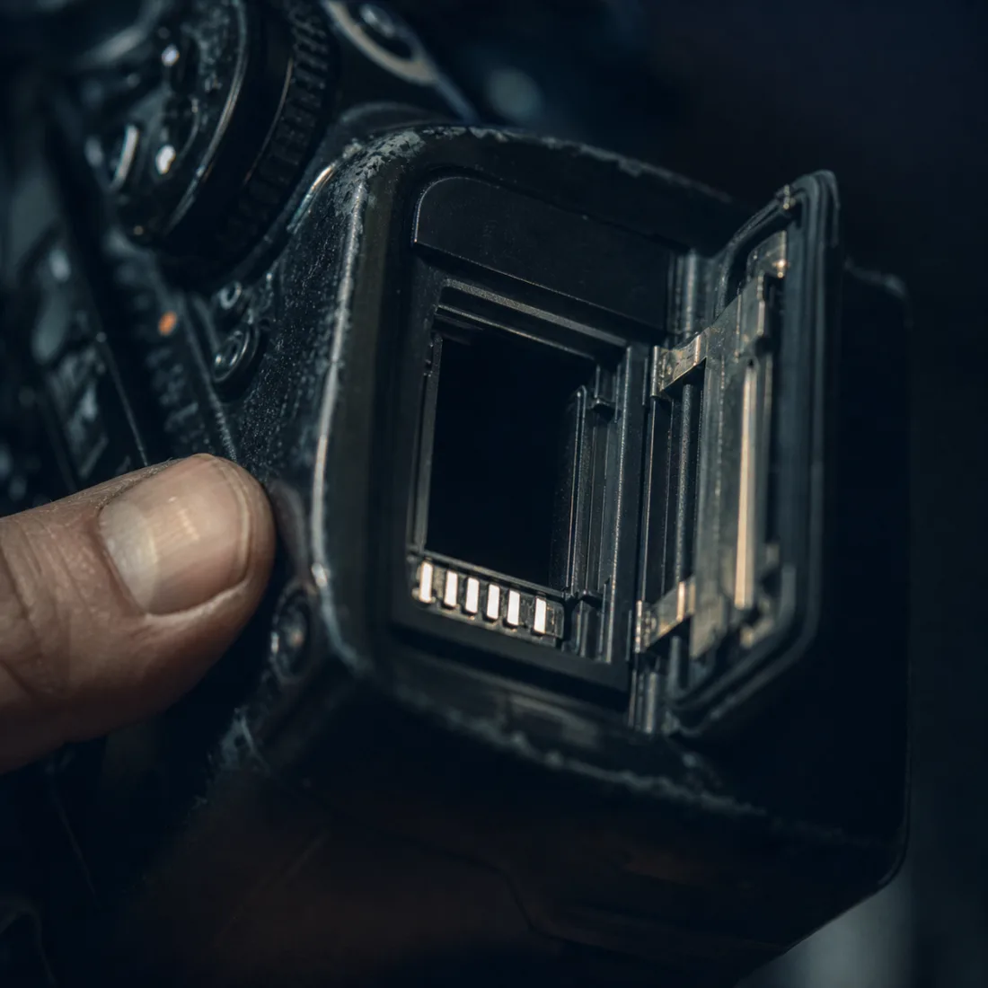 No Memory Card Slot